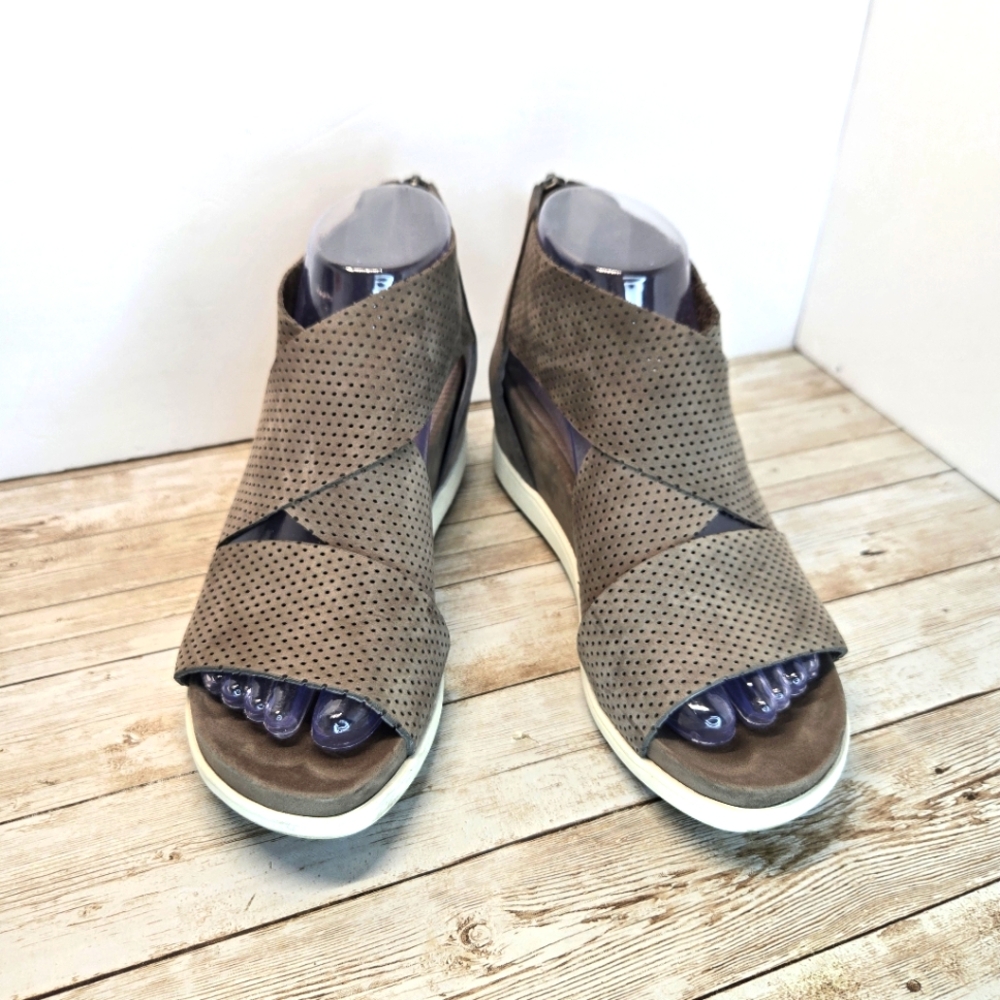 Eileen Fisher Voice Wedge Strappy Criss Cross Sandals Shoes Gray Suede Sz.  7